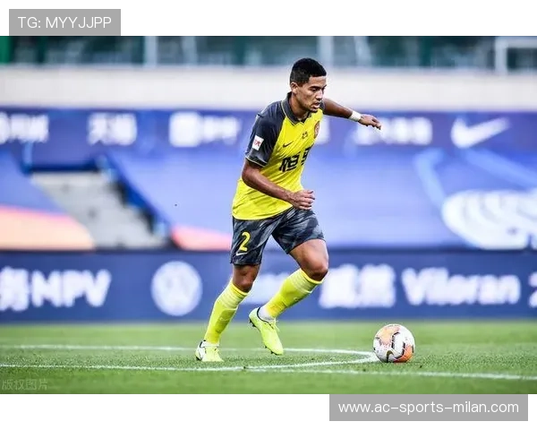 加拿大核心中卫表现稳健,成为球队最大保障 加拿大核心中卫表现稳健,成为球队最大保障