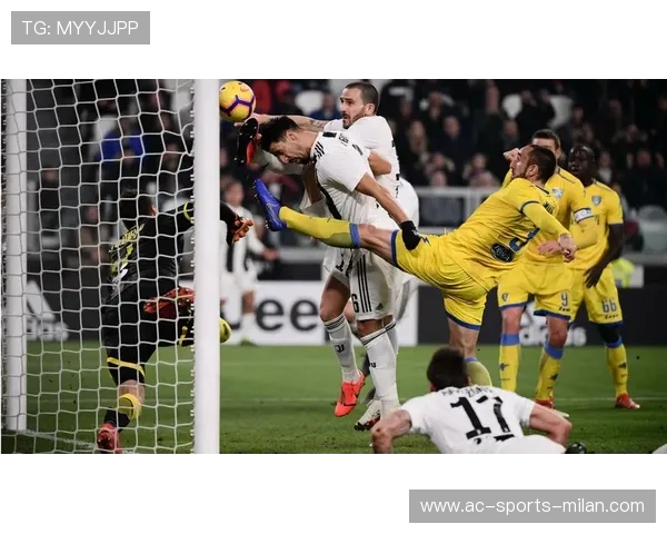 曼联弧顶横传找到最佳拍档完成射门