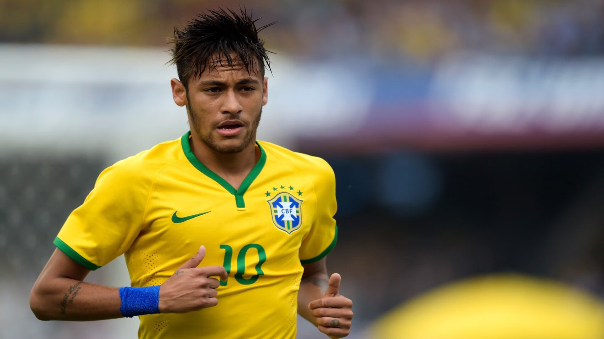 中国足球职业俱乐部球队战术调整灵活多样，中国的职业足球队